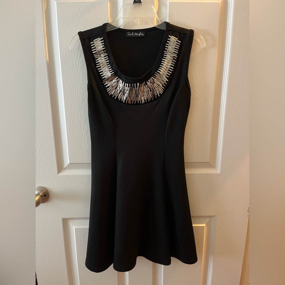 Short black dress with collar